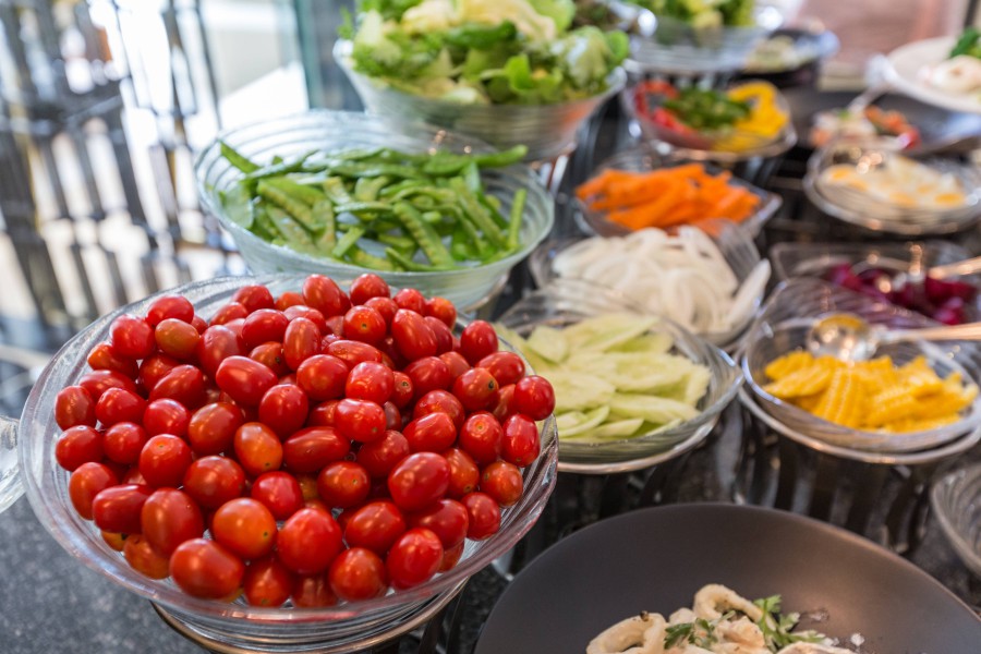 บุฟเฟ่ต์นานาชาติมื้อกลางวัน ทุกวันพุธและอาทิตย์​ ณ ห้องอาหารนัมเบอร์ 43 อิตาเลียน บิสโทร