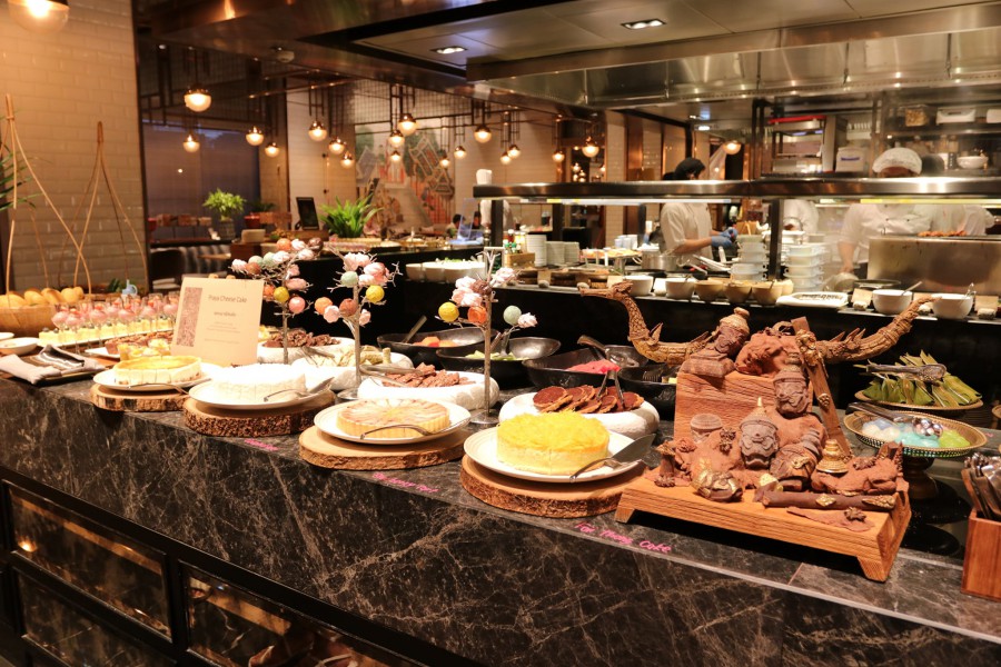 กลับมาให้บริการบุฟเฟ่ต์รูปแบบใหม่ “ห้องอาหาร พระยา คิทเช่น”  โรงแรม แบงค็อกแมริออท เดอะ สุรวงศ์