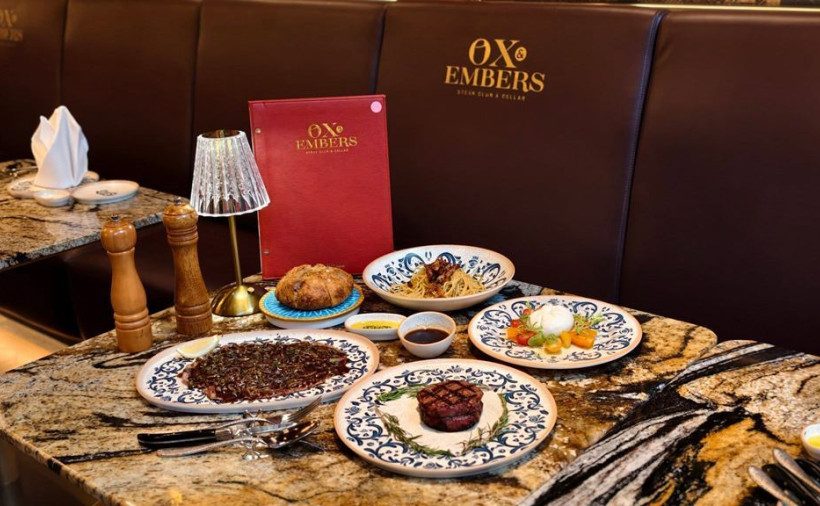 Ox & Embers ร้านสเต็กพรีเมียมกลางสุขุมวิท 20 เสิร์ฟ Wagyu ย่างเตา Josper พร้อม Wine Cellar และดนตรีสด